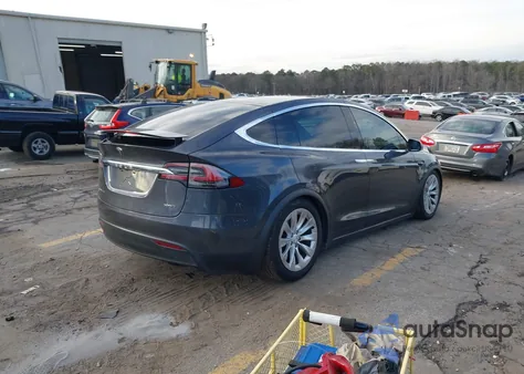 2017 Tesla Model X 100D/75D/90D из США, поврежденный, VIN 5YJXCBE20HF063821